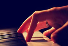 开云体育官网-红箭破空！利物浦连战连捷登顶英超，更衣室沸腾的胜利密码