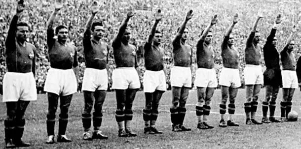 球场内外扛鼎之争，五五开局抢占上风的简单介绍