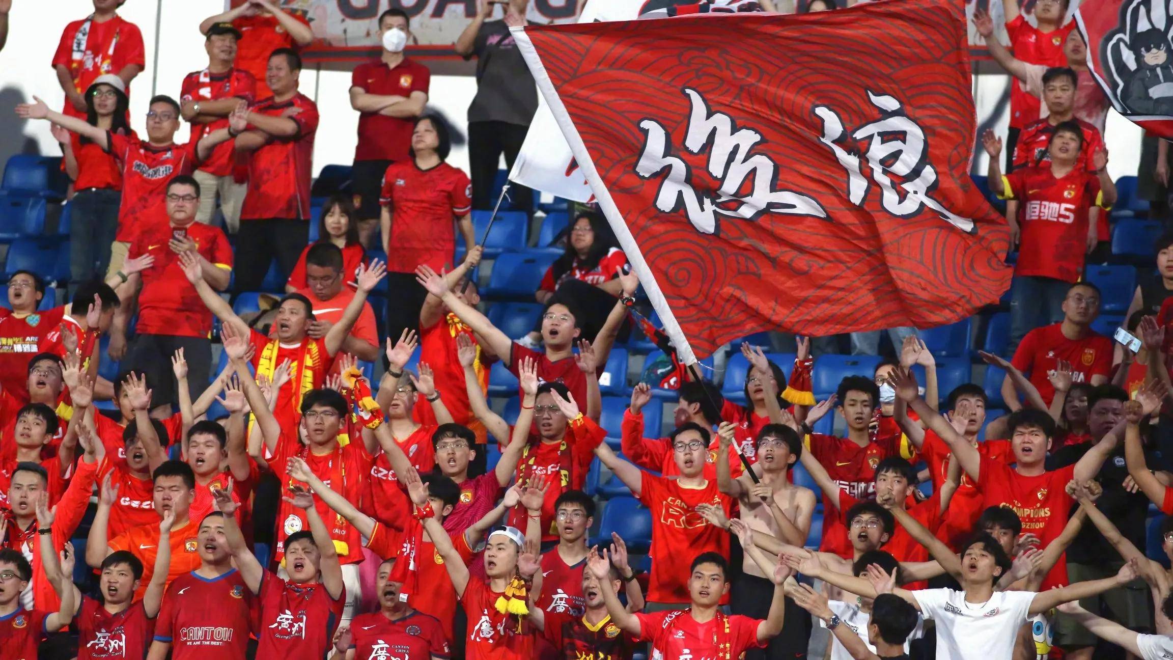 国内足球联赛热度持续升高,球队争分夺秒 国内足球联赛热度持续升高,球队争分夺秒