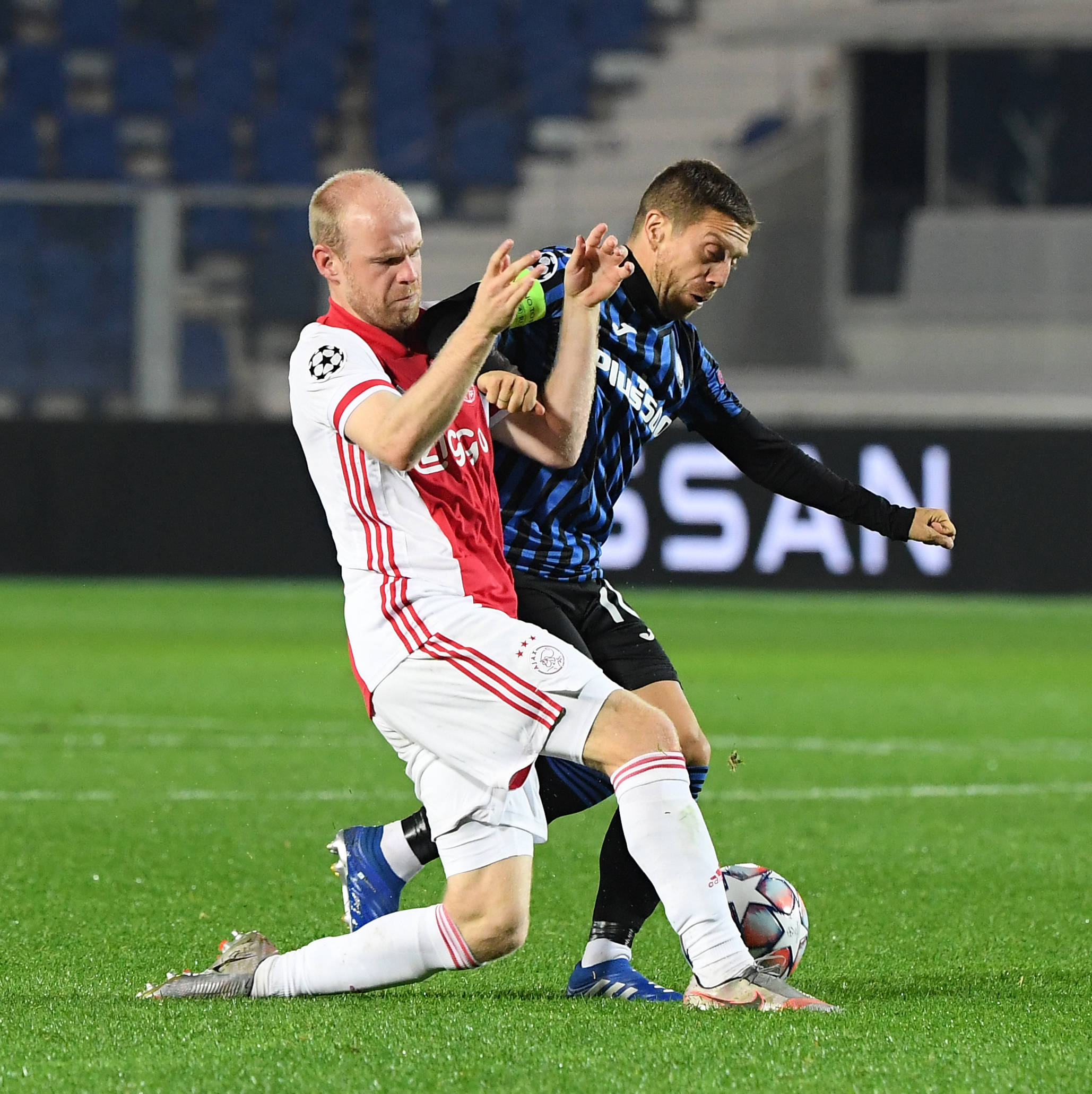 关于阿贾克斯-战平多特蒙德难解难分的信息