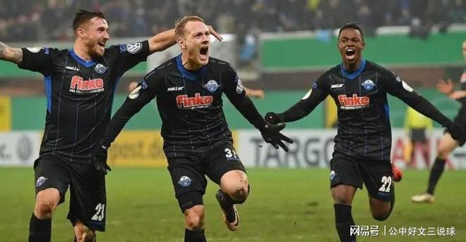 包含柏林赫塔主场平局，保持中游位置的词条