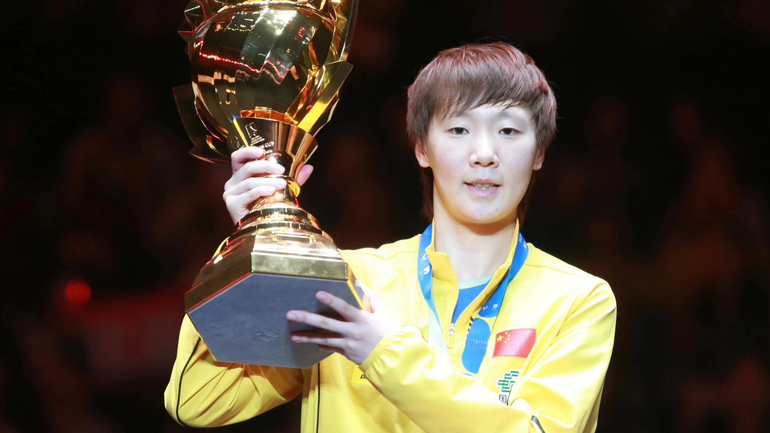 开云体育入口-关于场上场下硝烟弥漫，谁将捧起最终奖杯？的信息