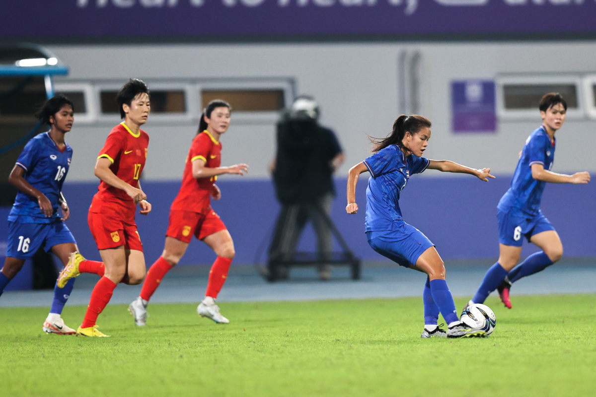 开云体育APP下载-中国女足球员在国际比赛中表现稳定取胜