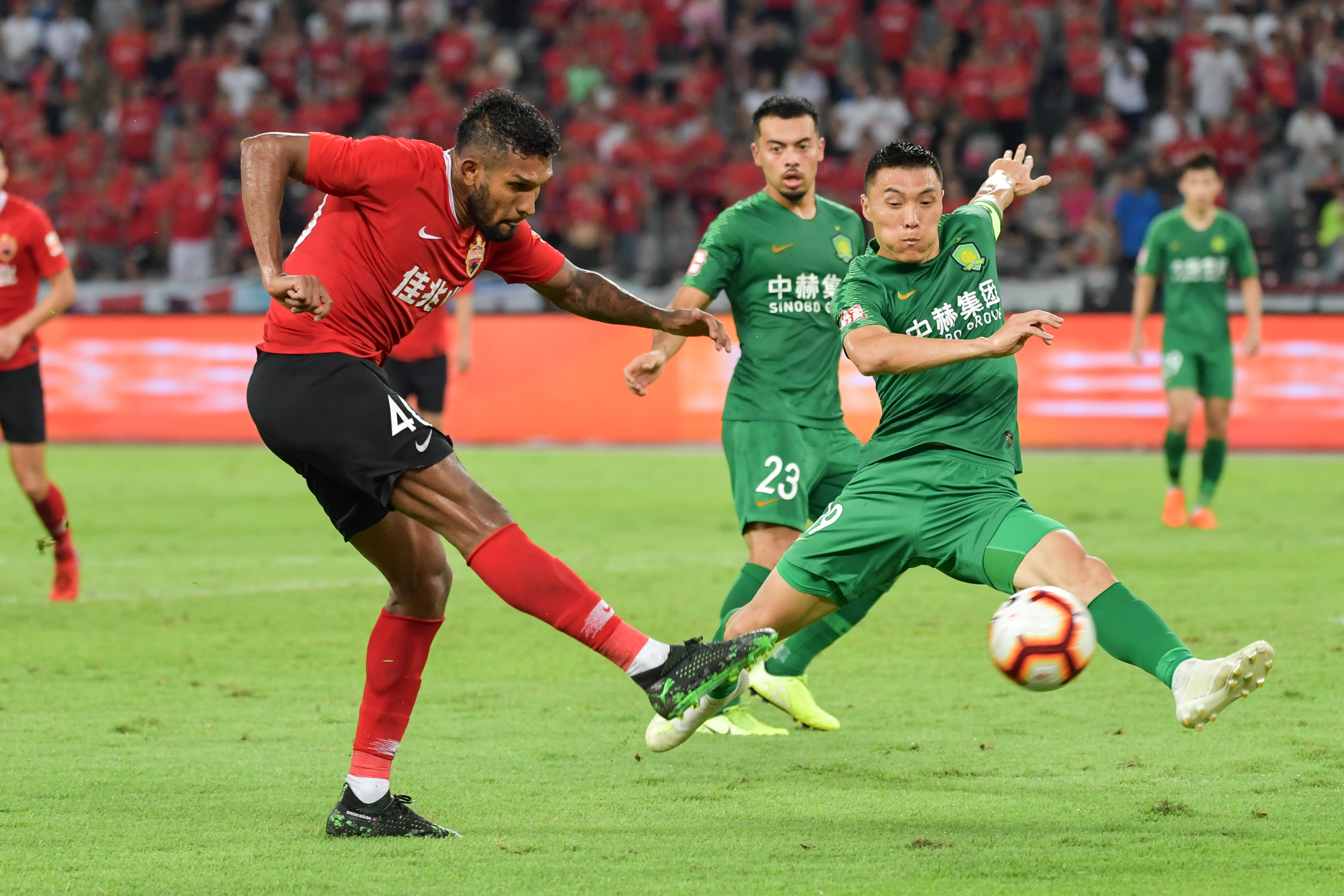 开云平台-包含深圳佳兆业球队意气风发，备战充满信心的词条