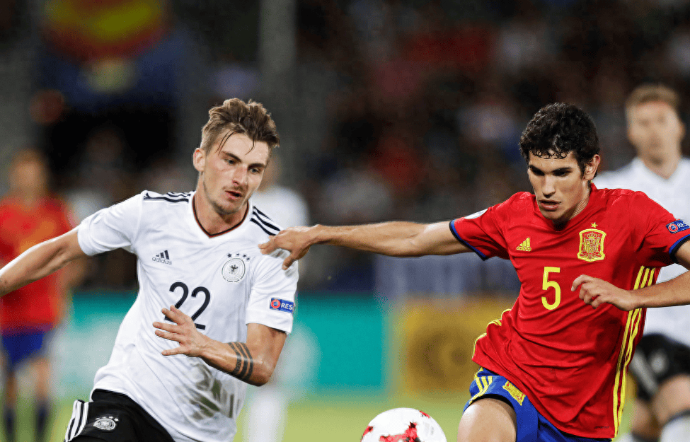 关于欧盃冠军赛一路稳扎稳打，锁定淘汰赛资格的信息