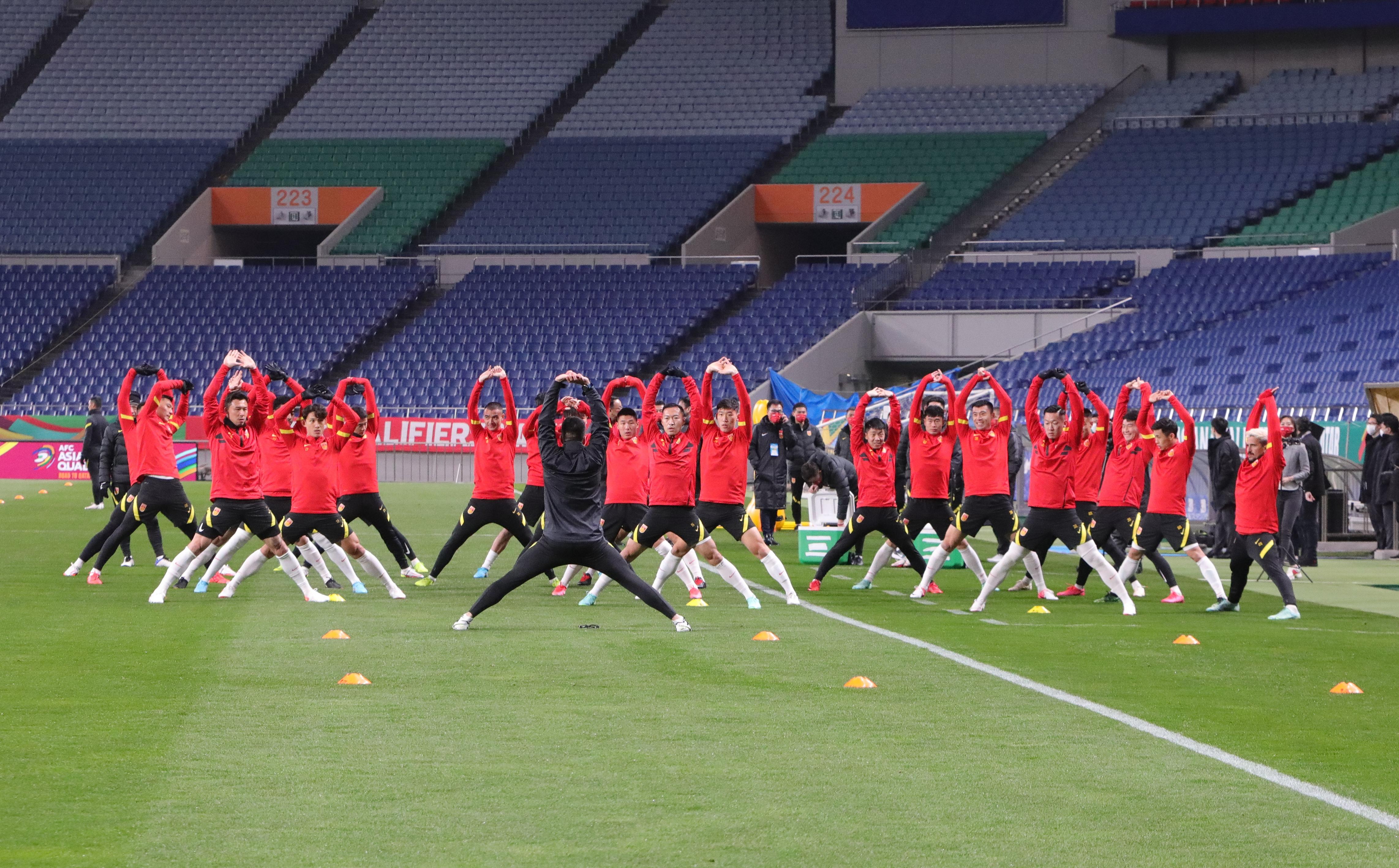 关于足球战队联合军演，提升战术配合水平的信息