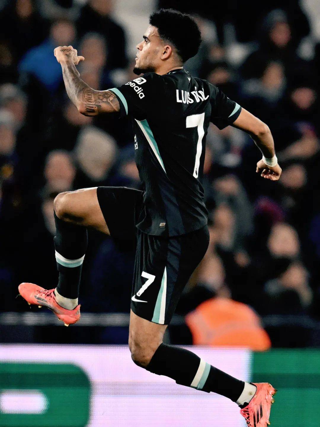 开云官网-利物浦大胜对手，球员表现抢眼，势如破竹取得连胜的简单介绍