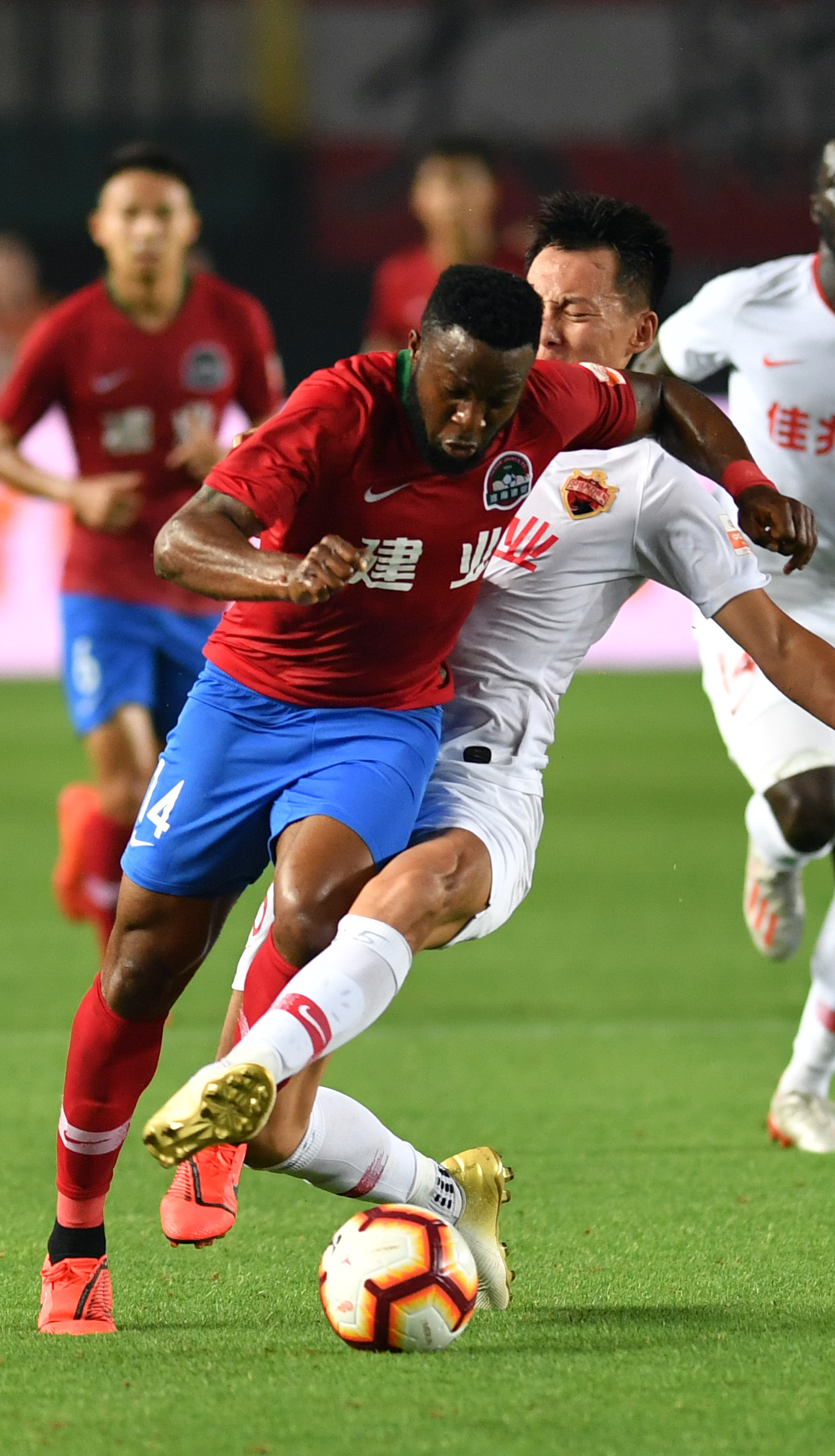 河南嵩山龙进取心强，对阵深圳佳兆业瞄准胜利的简单介绍