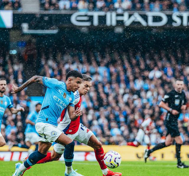 开云体育平台APP-利物浦重夺英超冠军，球队气势如虹