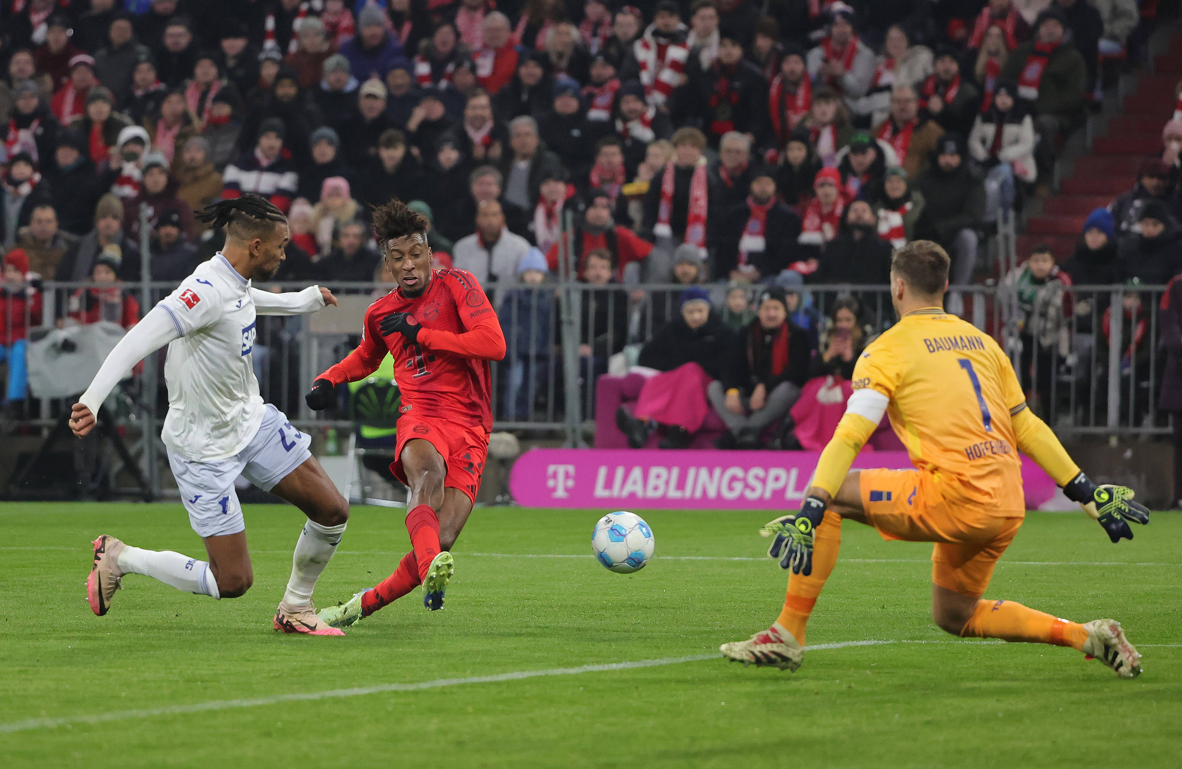 拜仁慕尼黑战胜曼联，轻松成功晋级的简单介绍