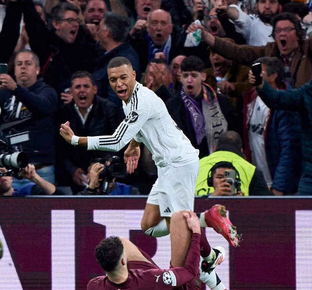 小组赛落幕,欧冠强之争激烈展开 小组赛落幕,欧冠强之争激烈展开