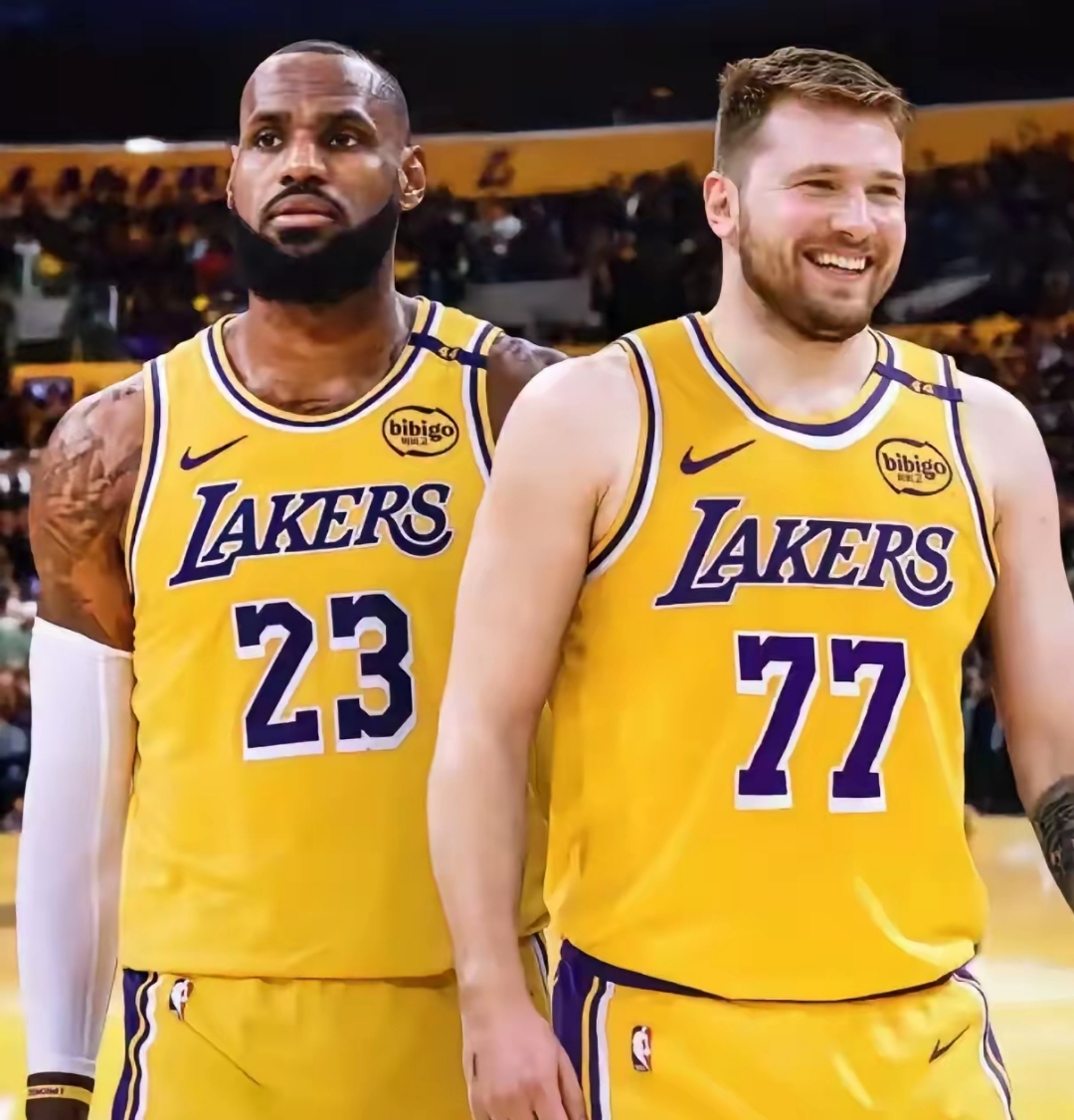 开云体育app-詹姆斯引领湖人取胜，全队展现出色团队凝聚力