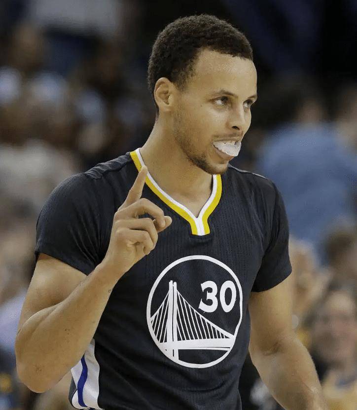 南非球员被选为本赛季MVP 南非球员被选为本赛季MVP