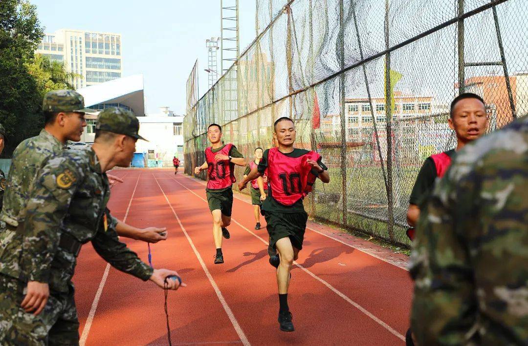 开云体育入口-包含季后赛战区赛事精彩纷呈，各队激烈角逐的词条