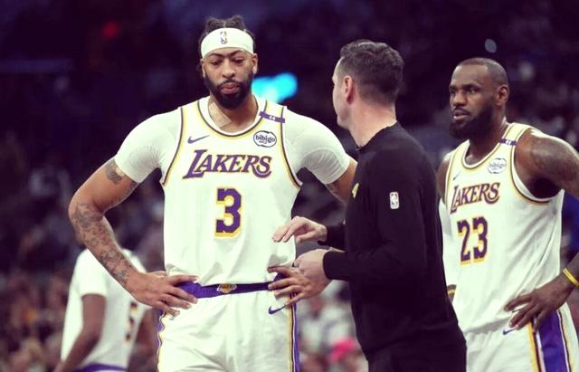 开云体育官网-湖人力克奇才，詹姆斯再次领军成功