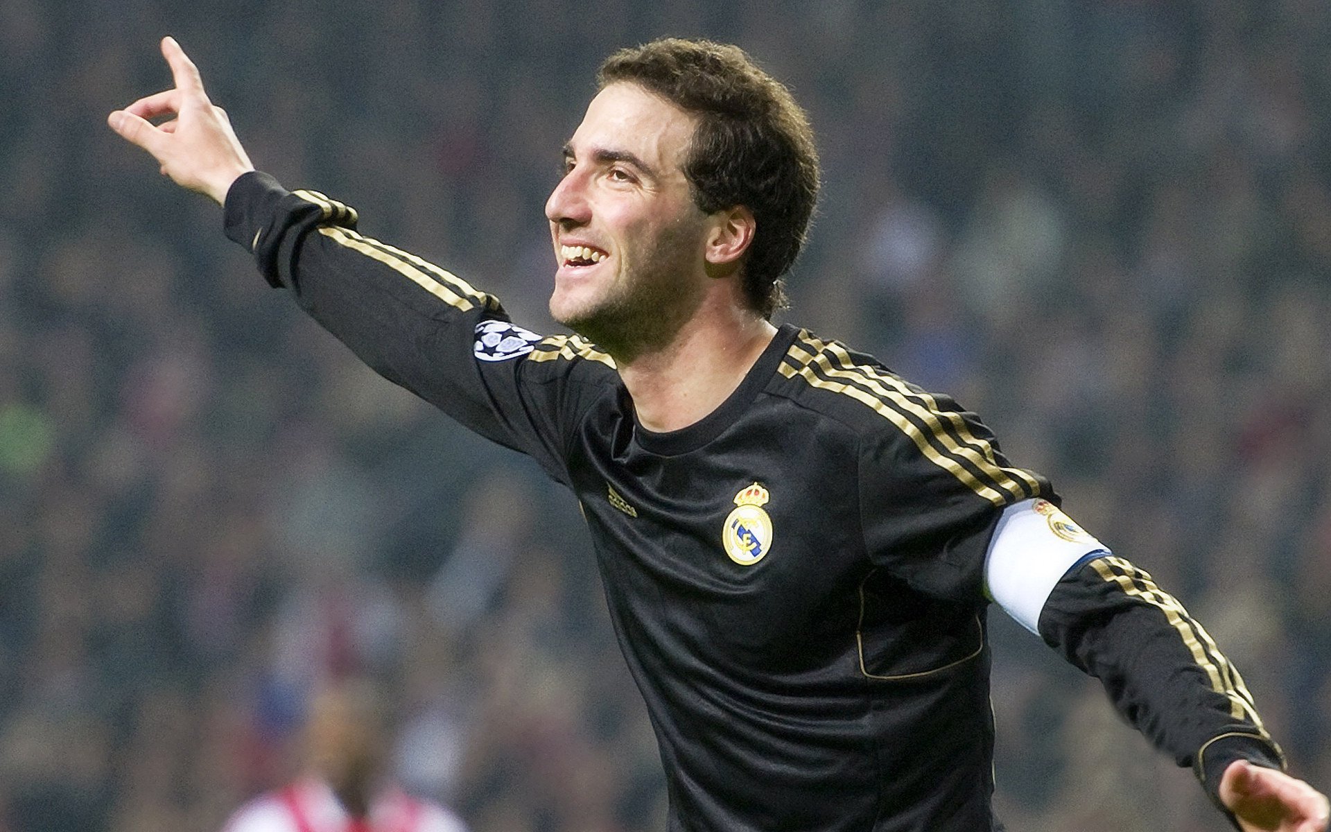 开云体育APP下载-当非洲雄狮遇见孤胆英雄，竞技体育中团队洪流与孤星闪耀的永恒辩题