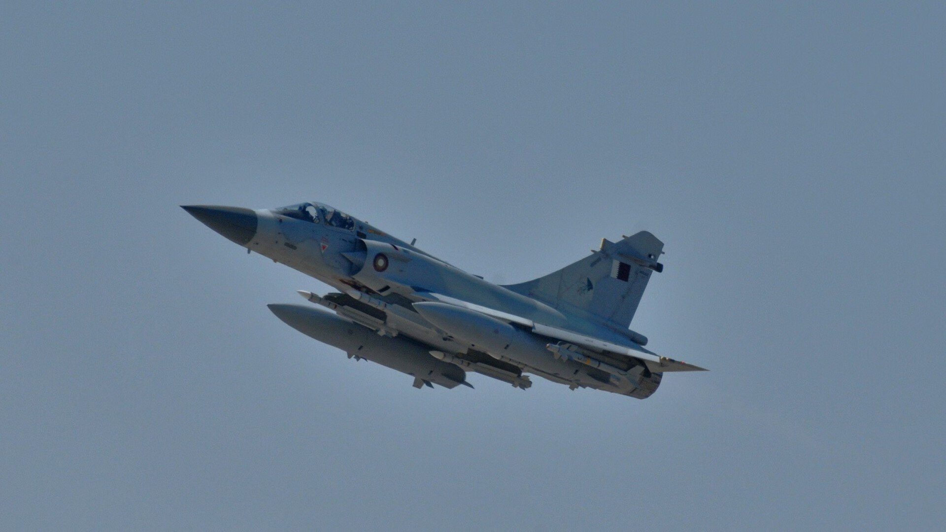 开云体育官网-橄榄球的团队铁幕与绿茵的个人神话，体育世界的双重奏